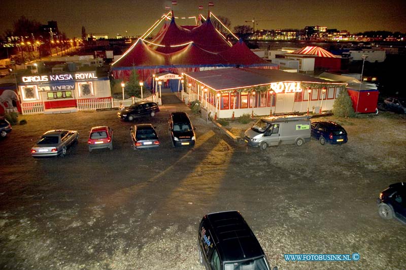 07010316.jpg - FOTOOPDRACHT:Dordrecht:03-01-2007:avond opnamen van de laatste voorstelling van het Dordtse winter circus op het evenemnetenterein aan de maasstraat te dordrechtDeze digitale foto blijft eigendom van FOTOPERSBURO BUSINK. Wij hanteren de voorwaarden van het N.V.F. en N.V.J. Gebruik van deze foto impliceert dat u bekend bent  en akkoord gaat met deze voorwaarden bij publicatie.EB/ETIENNE BUSINK