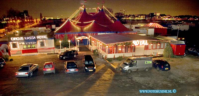 07010317.jpg - FOTOOPDRACHT:Dordrecht:03-01-2007:avond opnamen van de laatste voorstelling van het Dordtse winter circus op het evenemnetenterein aan de maasstraat te dordrechtDeze digitale foto blijft eigendom van FOTOPERSBURO BUSINK. Wij hanteren de voorwaarden van het N.V.F. en N.V.J. Gebruik van deze foto impliceert dat u bekend bent  en akkoord gaat met deze voorwaarden bij publicatie.EB/ETIENNE BUSINK