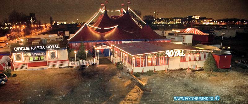 07010318.jpg - FOTOOPDRACHT:Dordrecht:03-01-2007:avond opnamen van de laatste voorstelling van het Dordtse winter circus op het evenemnetenterein aan de maasstraat te dordrechtDeze digitale foto blijft eigendom van FOTOPERSBURO BUSINK. Wij hanteren de voorwaarden van het N.V.F. en N.V.J. Gebruik van deze foto impliceert dat u bekend bent  en akkoord gaat met deze voorwaarden bij publicatie.EB/ETIENNE BUSINK