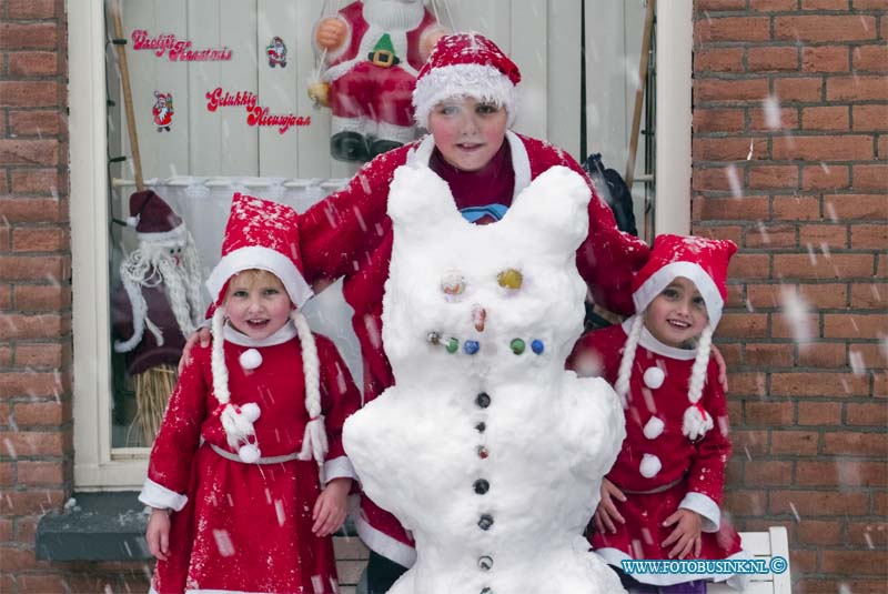 09122001.jpg - FOTOOPDRACHT:DORDRECHT:20-12-2009:Kerstkaart 2009 fam BusinkDeze digitale foto blijft eigendom van FOTOPERSBURO BUSINK. Wij hanteren de voorwaarden van het N.V.F. en N.V.J. Gebruik van deze foto impliceert dat u bekend bent  en akkoord gaat met deze voorwaarden bij publicatie.EB/ETIENNE BUSINK