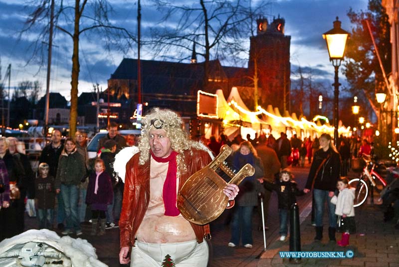 11121709.jpg - FOTOOPDRACHT:Dordrecht:17-12-2011:Mooie en gezellige drukte op de Dordtse kerstmarkt dit weekend. Deze digitale foto blijft eigendom van FOTOPERSBURO BUSINK. Wij hanteren de voorwaarden van het N.V.F. en N.V.J. Gebruik van deze foto impliceert dat u bekend bent  en akkoord gaat met deze voorwaarden bij publicatie.EB/ETIENNE BUSINK