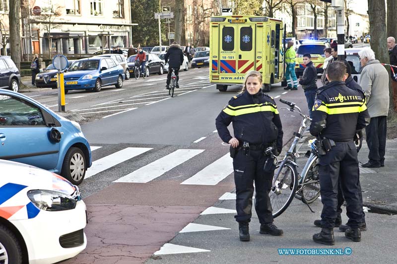 15030105.jpg - FOTOOPDRACHT:Dordrecht:01-03-2015:Zondagmiddag 1 maart 2015 Dordrecht op De Krispijnseweg met de kruising Bosboom-Toussaintstraat is een aanrijding gebeurt tussen een Auto en Fietser, die bij het ongeval gewond raakte, de politie lot 1 rijbaan af voor het verkeer uit de stad, om een onderzoek in te stellen. De gewonde fietser werd voor controle mee genomen naar een ziekenhuis.  Deze digitale foto blijft eigendom van FOTOPERSBURO BUSINK. Wij hanteren de voorwaarden van het N.V.F. en N.V.J. Gebruik van deze foto impliceert dat u bekend bent  en akkoord gaat met deze voorwaarden bij publicatie.EB/ETIENNE BUSINK