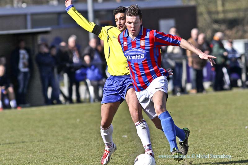 15030810.jpg - FOTOOPDRACHT:Dordrecht:08-03-2015:Stadsderby op het Gemeentelijk Sportpark aan de Reeweg Oost in de zondag vierde klasse C tussen thuisclub SC Emma en OMCDeze digitale foto blijft eigendom van FOTOPERSBURO BUSINK. Wij hanteren de voorwaarden van het N.V.F. en N.V.J. Gebruik van deze foto impliceert dat u bekend bent  en akkoord gaat met deze voorwaarden bij publicatie.EB/ETIENNE BUSINK