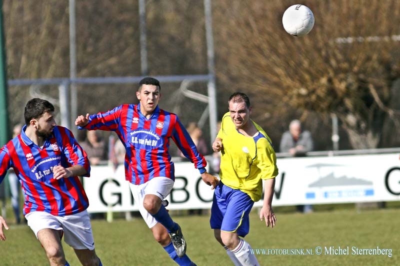 15030812.jpg - FOTOOPDRACHT:Dordrecht:08-03-2015:Stadsderby op het Gemeentelijk Sportpark aan de Reeweg Oost in de zondag vierde klasse C tussen thuisclub SC Emma en OMCDeze digitale foto blijft eigendom van FOTOPERSBURO BUSINK. Wij hanteren de voorwaarden van het N.V.F. en N.V.J. Gebruik van deze foto impliceert dat u bekend bent  en akkoord gaat met deze voorwaarden bij publicatie.EB/ETIENNE BUSINK