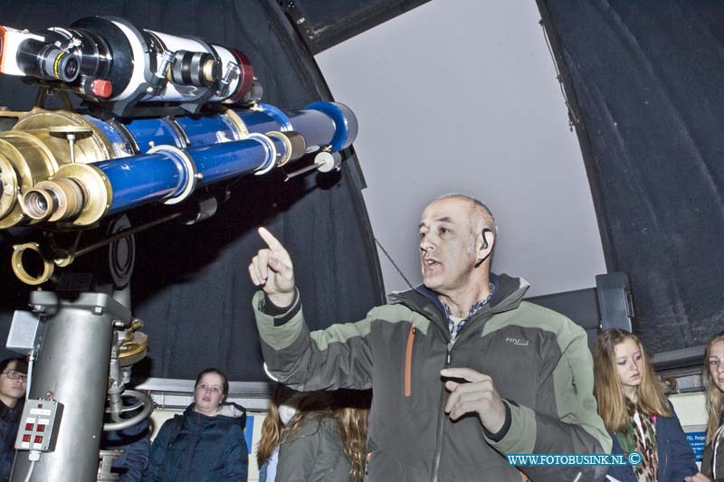 15032011.jpg - FOTOOPDRACHT:Dordrecht:20-03-2015:DORDRECHT - Door het slechte weer op Vrijdag 20 maart 2015 en de bewolking is heelaas de zons verduistering in Nederland slecht of niet zichtbaar bij de Sterrenwacht Mercurius in de Dordtse Bieschbos is men er klaar voor. Deze digitale foto blijft eigendom van FOTOPERSBURO BUSINK. Wij hanteren de voorwaarden van het N.V.F. en N.V.J. Gebruik van deze foto impliceert dat u bekend bent  en akkoord gaat met deze voorwaarden bij publicatie.EB/ETIENNE BUSINK