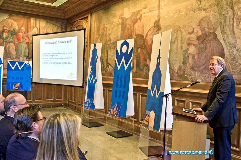 15032304.jpg - FOTOOPDRACHT::2015:DORDRECHT - Op maandagochtend 23- maart 2015 is het officiële programma bekend gemaakt van de eerste Koningsdag nieuwe stijl in het oude Stadhuis van Dordrecht Door de commissaris van de Koning in Zuid-Holland Jaap Smit . De Koning zal 5 thema punten bezoeken, Het Groot Hoofd (aankomst), Grote Kerk, Scheffersplein, T Hof, Statenplein.  Deze digitale foto blijft eigendom van FOTOPERSBURO BUSINK. Wij hanteren de voorwaarden van het N.V.F. en N.V.J. Gebruik van deze foto impliceert dat u bekend bent  en akkoord gaat met deze voorwaarden bij publicatie.EB/ETIENNE BUSINK