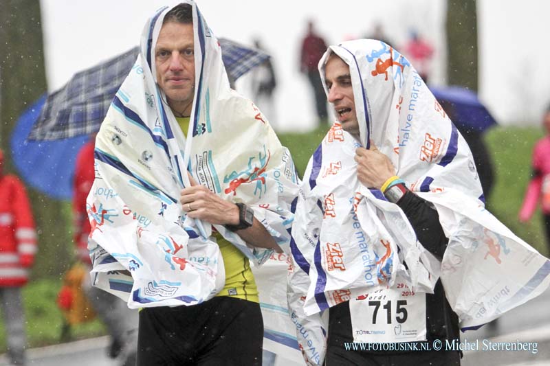 15032902.jpg - FOTOOPDRACHT:Dordrecht:29-03-2015:( Foto: Herfstachtige omstandigheden met onderkoelings verschijnsel bij diverse renner's)DORDRECHT - zondagmiddag 29 Maart 2015 was  in noodweer de jaarlijkse Dwars Door Dordtloop.De DDD is een officiële KNAU wegwedstrijd en prestatieloop die door de historsche binnenstad gaat.Deze digitale foto blijft eigendom van FOTOPERSBURO BUSINK. Wij hanteren de voorwaarden van het N.V.F. en N.V.J. Gebruik van deze foto impliceert dat u bekend bent  en akkoord gaat met deze voorwaarden bij publicatie.EB/ETIENNE BUSINK