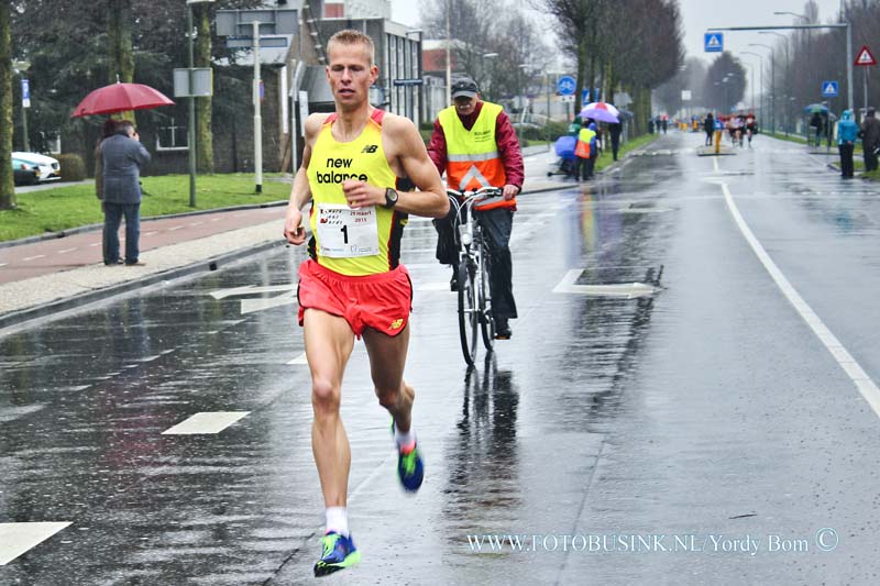 15032913.jpg - FOTOOPDRACHT:Dordrecht:29-03-2015: (Foto: Winnaar Roy Hoornweg 1989 Passaat 30:23 10 km Wedstrijd- en Prestatieloop)DORDRECHT - zondagmiddag 29 Maart 2015 was  in noodweer de jaarlijkse Dwars Door Dordtloop.De DDD is een officiële KNAU wegwedstrijd en prestatieloop die door de historsche binnenstad gaat.Deze digitale foto blijft eigendom van FOTOPERSBURO BUSINK. Wij hanteren de voorwaarden van het N.V.F. en N.V.J. Gebruik van deze foto impliceert dat u bekend bent  en akkoord gaat met deze voorwaarden bij publicatie.EB/ETIENNE BUSINK