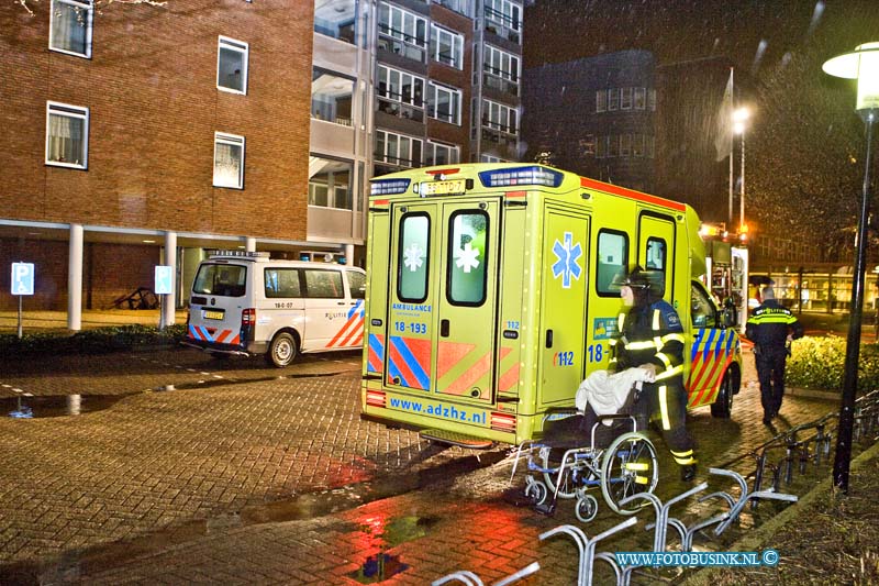 15033101.jpg - FOTOOPDRACHT:Zwijndrecht:31-03-2015:ZWIJNDRECHT - Dinsdagnacht is in een woning van het Woongebouw de Plantage aan de Plantageweg een brand uitgebroken, waar 1 bewoner zwaar gewond raakte toen de stoel waar ze in zat in brand geraakte. De woning raakte zwaar beschadigd, de brandweer had de brand snel onder controle.Deze digitale foto blijft eigendom van FOTOPERSBURO BUSINK. Wij hanteren de voorwaarden van het N.V.F. en N.V.J. Gebruik van deze foto impliceert dat u bekend bent  en akkoord gaat met deze voorwaarden bij publicatie.EB/ETIENNE BUSINK