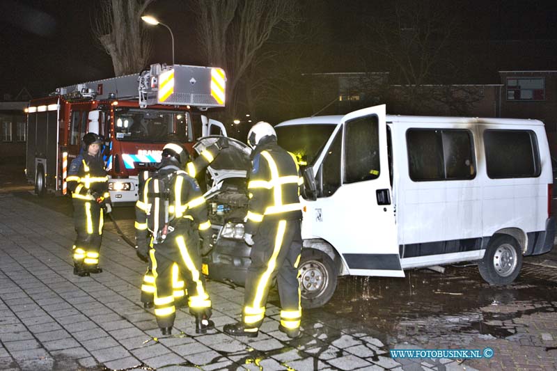 15033131.jpg - FOTOOPDRACHT:Dordrecht:31-03-2015:DORDRECHT - Dinsdagavond 31-03-2015 Was de zoveelste brand op het Vogelplein, het betrof nu een busje dat in de brand was gestoken. De laatste jaren is er veel overlast van brandjes in de omgeving van het vogelplein in de wijk vogelbuurt.Deze digitale foto blijft eigendom van FOTOPERSBURO BUSINK. Wij hanteren de voorwaarden van het N.V.F. en N.V.J. Gebruik van deze foto impliceert dat u bekend bent  en akkoord gaat met deze voorwaarden bij publicatie.EB/ETIENNE BUSINK