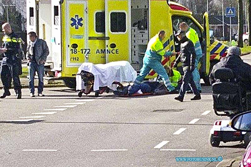 160303515.jpg - DORDRECHT - Op donderdag 3 maart 2016 heeft er op de kruising van de Prinses Julianaweg en de Nassauweg in Dordrecht een aanrijding tussen een fietser en een auto plaats gevonden.De fietser raakte bij dit ongeval flink gewond en werd door een ambulance naar het ziekehuis gebracht.De politie heeft een onderzoek ingesteld na de toedracht van dit ongevalDeze digitale foto blijft eigendom van FOTOPERSBURO BUSINK. Wij hanteren de voorwaarden van het N.V.F. en N.V.J. Gebruik van deze foto impliceert dat u bekend bent  en akkoord gaat met deze voorwaarden bij publicatie.EB/ETIENNE BUSINK