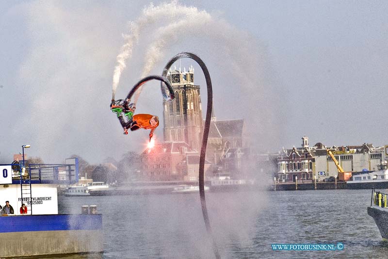 16031102.jpg - ZWIJNDRECHT 13 Maart 2016 Officiële opening nieuwe pand Koninklijke BLN-Schuttevaer.De binnenvaartbranchevereniging Koninklijke BLN-Schuttevaer heeft een nieuw onderkomen in Zwijndrecht. Dat wordt officieel gevierd. Onder toeziend oog van burgemeester Dominic Schrijer, directeur Maritieme Zaken van het Ministerie van Infrastructuur en Milieu Brigit Gijsbers en voorzitter Roland Kortenhorst wordt een spectaculaire openingsact uitgevoerd op het water langs het kantoor, waarin een prominente rol is weggelegd voor directeur Hester Duursema. Aan de Scheepmakerij 320 te Zwijndrecht.Deze digitale foto blijft eigendom van FOTOPERSBURO BUSINK. Wij hanteren de voorwaarden van het N.V.F. en N.V.J. Gebruik van deze foto impliceert dat u bekend bent  en akkoord gaat met deze voorwaarden bij publicatie.EB/ETIENNE BUSINK