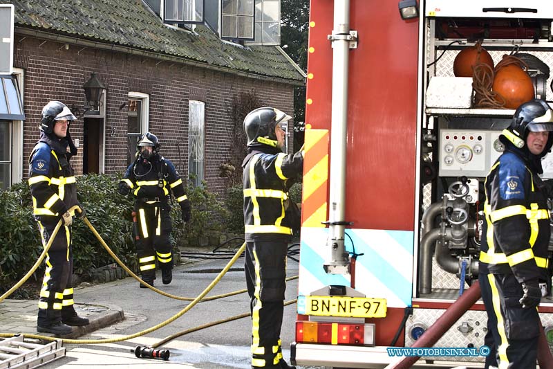 16031618.jpg - BLESKENSGRAAF 16 MAART 2016 Een boederij is door een uitslaande brand compleet onbewoonbaar geworden. De bewoners konden niets doen de brandweer was uren bezig om deze naar groot opgeschalde brand te blussen.Deze digitale foto blijft eigendom van FOTOPERSBURO BUSINK. Wij hanteren de voorwaarden van het N.V.F. en N.V.J. Gebruik van deze foto impliceert dat u bekend bent  en akkoord gaat met deze voorwaarden bij publicatie.EB/ETIENNE BUSINK