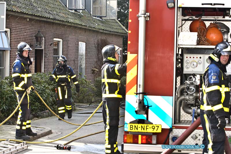 16031621.jpg - BLESKENSGRAAF 16 MAART 2016 Een boederij is door een uitslaande brand compleet onbewoonbaar geworden. De bewoners konden niets doen, de brandweer was uren bezig om deze naar groot opgeschaalde brand te blussen.Deze digitale foto blijft eigendom van FOTOPERSBURO BUSINK. Wij hanteren de voorwaarden van het N.V.F. en N.V.J. Gebruik van deze foto impliceert dat u bekend bent  en akkoord gaat met deze voorwaarden bij publicatie.EB/ETIENNE BUSINK