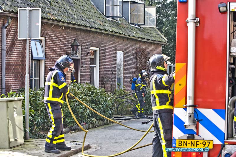 16031626.jpg - BLESKENSGRAAF 16 MAART 2016 Een boederij is door een uitslaande brand compleet onbewoonbaar geworden. De bewoners konden niets doen, de brandweer was uren bezig om deze naar groot opgeschaalde brand te blussen.Deze digitale foto blijft eigendom van FOTOPERSBURO BUSINK. Wij hanteren de voorwaarden van het N.V.F. en N.V.J. Gebruik van deze foto impliceert dat u bekend bent  en akkoord gaat met deze voorwaarden bij publicatie.EB/ETIENNE BUSINK