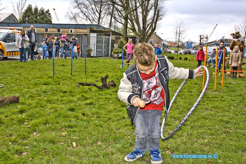 16032603.jpg - DORDRECHT 26 Maart 2016 Zo´n 75 kinderen kwamen Pasen vieren met de Asieldieren. veel traktaties voor de asieldieren werden ingeleverd. ook werden veel kinderen tot Paashaas geschminkt. Ook de spannende Mega Crazy Egg Race was druk bezocht. er werden zelfs enkelen dieren vonden een nieuwe tehuis.Deze digitale foto blijft eigendom van FOTOPERSBURO BUSINK. Wij hanteren de voorwaarden van het N.V.F. en N.V.J. Gebruik van deze foto impliceert dat u bekend bent  en akkoord gaat met deze voorwaarden bij publicatie.EB/ETIENNE BUSINK