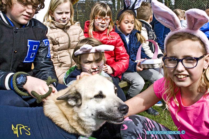 16032605.jpg - DORDRECHT 26 Maart 2016 zo.n 75 kinderen kwamen Pasen vieren met de Asieldieren. veel traktaties voor de asieldieren werden ingeleverd. ook werden veel kinderen tot Paashaas geschminkt. Ook de spannende Mega Crazy Egg Race was druk bezocht. er werden zelfs enkelen dieren vonden een nieuwe tehuis.NOVUM COPYRIGHT ETIENNE BUSINK