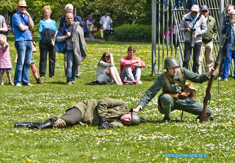 15051003.jpg - DORDRECHT - 10 mei 2015 Onder de naam Dordt Open Stad worden elke twee jaar de hevige gevechten in en rond Dordrecht in de eerste dagen van de oorlog herdacht met als motto Herdenken door Levende Geschiedenis. Dit jaar zullen leden van de Vereniging Historische Militaria de luchtlanding in het Weizigtpark van Duitse troepen en de daaropvolgende gevechten naspelen. Deze digitale foto blijft eigendom van FOTOPERSBURO BUSINK. Wij hanteren de voorwaarden van het N.V.F. en N.V.J. Gebruik van deze foto impliceert dat u bekend bent  en akkoord gaat met deze voorwaarden bij publicatie.EB/ETIENNE BUSINK