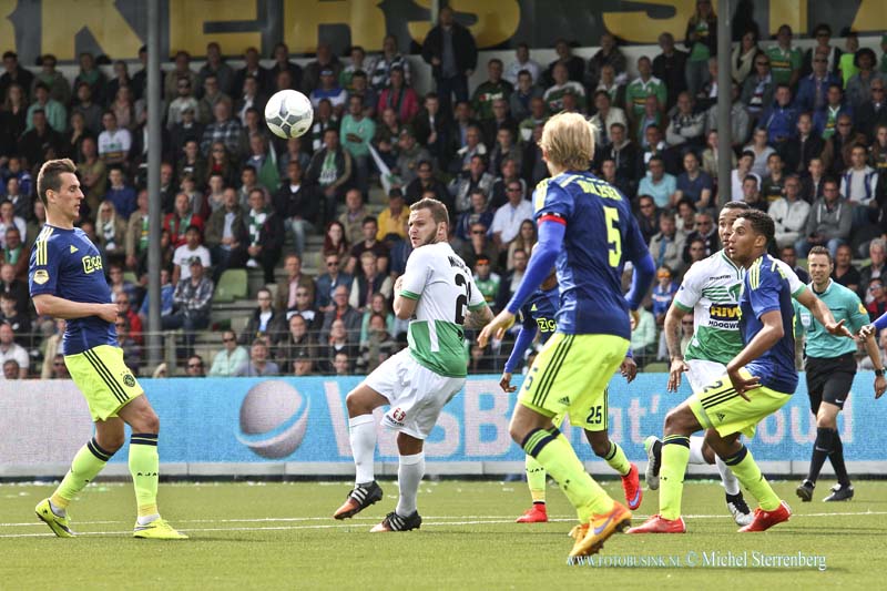 15051704.jpg - FC Dordrecht  heeft Ajax op de slotdag van de Eredivisie het seizoen laten dramatisch afsluiten. De ploeg van trainer Frank de Boer verloor met 2-1 van hekkensluiter FC Dordrecht. Viktor Fischer had Ajax zelfs nog op voorsprong gezet.Deze digitale foto blijft eigendom van FOTOPERSBURO BUSINK. Wij hanteren de voorwaarden van het N.V.F. en N.V.J. Gebruik van deze foto impliceert dat u bekend bent  en akkoord gaat met deze voorwaarden bij publicatie.EB/ETIENNE BUSINK