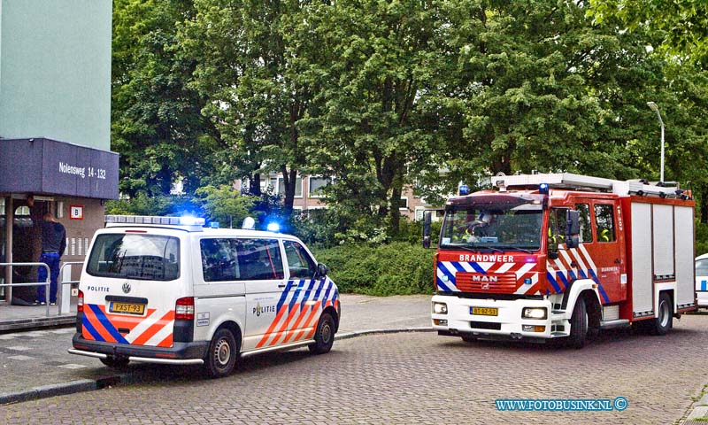 15052102.jpg - DORDRECHT - 21 mei 2015 Bij een keukenbrand in de flat aan de Nolensweg is de bewoner gewond geraakt en voor onderzoek naar het ziekenhuis gebracht. de brandweer kon de brand snel blussen, de schade was aanzienlijk in de woning.Deze digitale foto blijft eigendom van FOTOPERSBURO BUSINK. Wij hanteren de voorwaarden van het N.V.F. en N.V.J. Gebruik van deze foto impliceert dat u bekend bent  en akkoord gaat met deze voorwaarden bij publicatie.EB/ETIENNE BUSINK