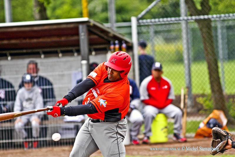 15052301.jpg - DORDRECHT - 23 Mei 2015 Honkbal hoofdklasse duel tussen Mampaey The Hawks en Corendon Kinheim op sportpark Kommedijk. NOVUM COPYRIGHT ETIENNE BUSINK