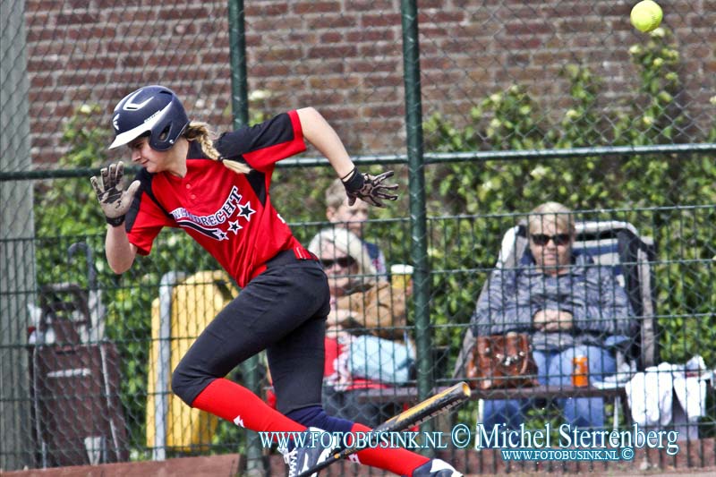 15053004.jpg - ZWIJNDRECHT - 30 Mei 2015  Softball Silver League HSV Zwijndrecht tegen Ban Topa Future Stars. HSV verslaat Ban-Topa Future Stars met 5-0 en 2-1 Sportpark Bakestein Deze digitale foto blijft eigendom van FOTOPERSBURO BUSINK. Wij hanteren de voorwaarden van het N.V.F. en N.V.J. Gebruik van deze foto impliceert dat u bekend bent  en akkoord gaat met deze voorwaarden bij publicatie.EB/ETIENNE BUSINK