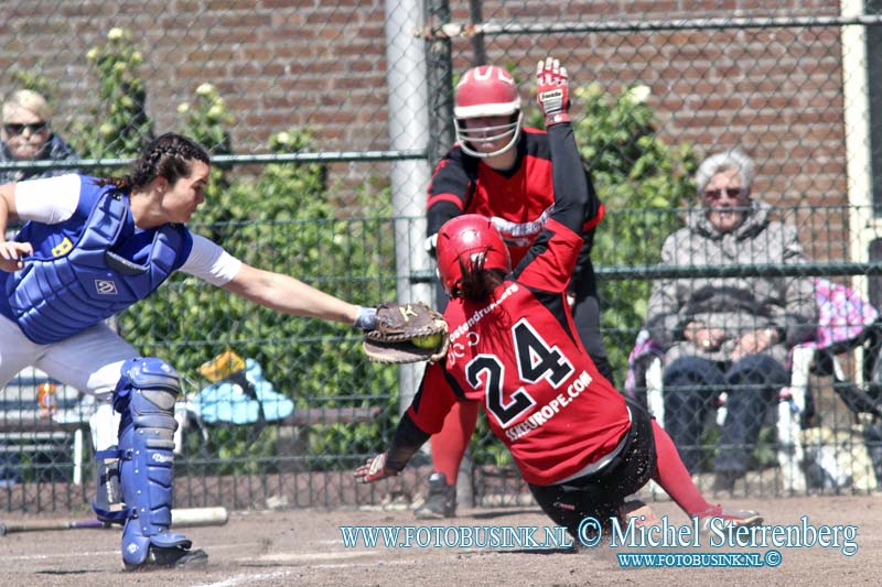 15053005.jpg - ZWIJNDRECHT - 30 Mei 2015  Softball Silver League HSV Zwijndrecht tegen Ban Topa Future Stars. HSV verslaat Ban-Topa Future Stars met 5-0 en 2-1 Sportpark Bakestein Deze digitale foto blijft eigendom van FOTOPERSBURO BUSINK. Wij hanteren de voorwaarden van het N.V.F. en N.V.J. Gebruik van deze foto impliceert dat u bekend bent  en akkoord gaat met deze voorwaarden bij publicatie.EB/ETIENNE BUSINK