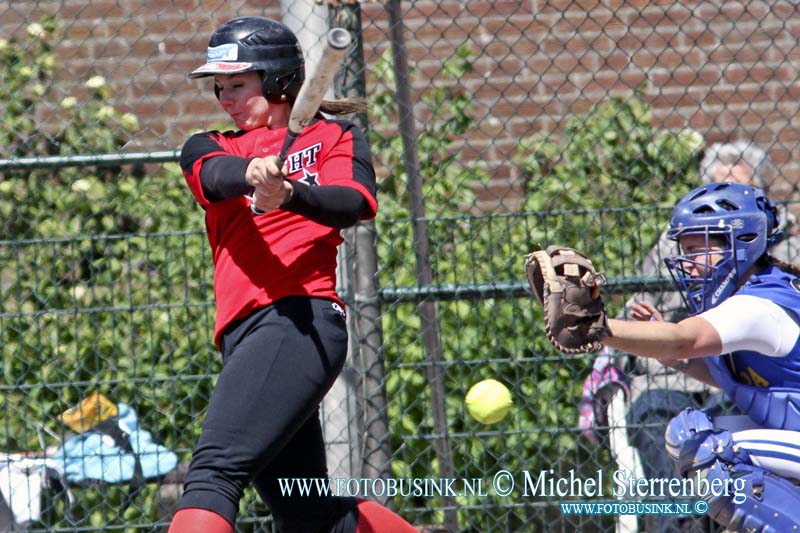 15053006.jpg - ZWIJNDRECHT - 30 Mei 2015  Softball Silver League HSV Zwijndrecht tegen Ban Topa Future Stars. HSV verslaat Ban-Topa Future Stars met 5-0 en 2-1 Sportpark Bakestein Deze digitale foto blijft eigendom van FOTOPERSBURO BUSINK. Wij hanteren de voorwaarden van het N.V.F. en N.V.J. Gebruik van deze foto impliceert dat u bekend bent  en akkoord gaat met deze voorwaarden bij publicatie.EB/ETIENNE BUSINK