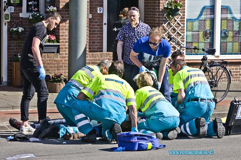 16050504.jpg - DORDRECHT 05-Mei 2016 Bij een schietpartij op de Merwedestraat in Dordt is een persoon midden op straat neer geschoten in heel Dordrecht waren de ongeveer 8 schoten te horen. De trauma helikopter en Ambulance personeel kon helaas niet meer doen voor dit persoon. De politie heeft de ruime omgeving afgezet en stelt een groot onderzoek inDeze digitale foto blijft eigendom van FOTOPERSBURO BUSINK. Wij hanteren de voorwaarden van het N.V.F. en N.V.J. Gebruik van deze foto impliceert dat u bekend bent  en akkoord gaat met deze voorwaarden bij publicatie.EB/ETIENNE BUSINK