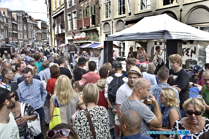 14091301.jpg - FOTOOPDRACHT:Dordrecht:13-09-2014:Het Voorstraat Noord Festival Deze digitale foto blijft eigendom van FOTOPERSBURO BUSINK. Wij hanteren de voorwaarden van het N.V.F. en N.V.J. Gebruik van deze foto impliceert dat u bekend bent  en akkoord gaat met deze voorwaarden bij publicatie.EB/ETIENNE BUSINK