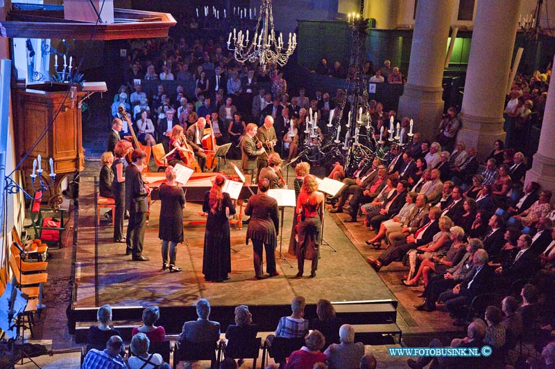 14091903.jpg - FOTOOPDRACHT:Dordrecht:19-09-2014:Openingsconcert 3e Bachfestival, Brandenburgse Concerten Augustijnenkerk DordrechtDeze digitale foto blijft eigendom van FOTOPERSBURO BUSINK. Wij hanteren de voorwaarden van het N.V.F. en N.V.J. Gebruik van deze foto impliceert dat u bekend bent  en akkoord gaat met deze voorwaarden bij publicatie.EB/ETIENNE BUSINK